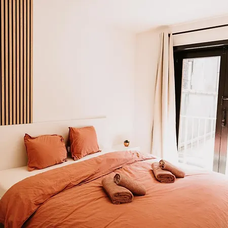 דירה Centre Bayview + Free Parking *